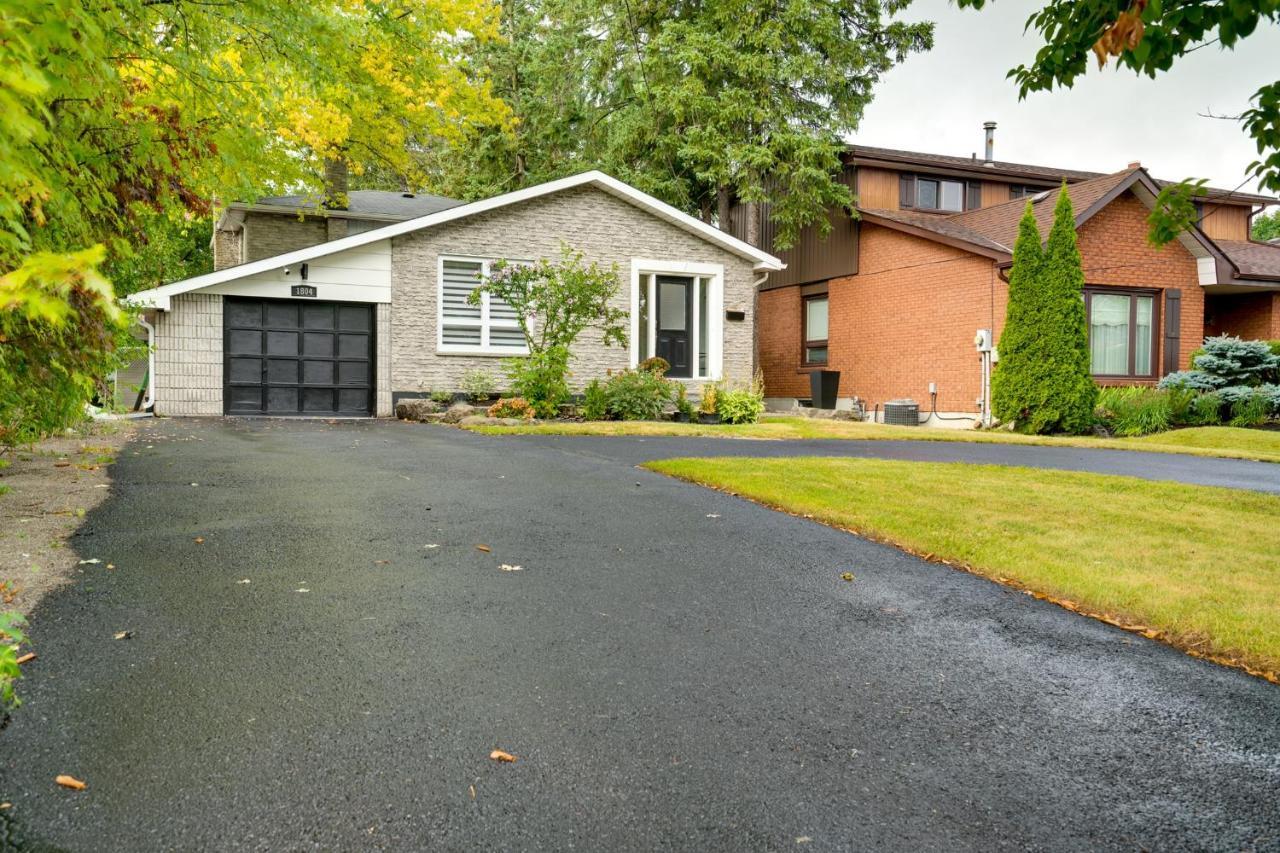 Furnished Family Home Near Toronto - Great Location Game Room - Backyard - Parking & Self Checkin Pickering Exterior foto